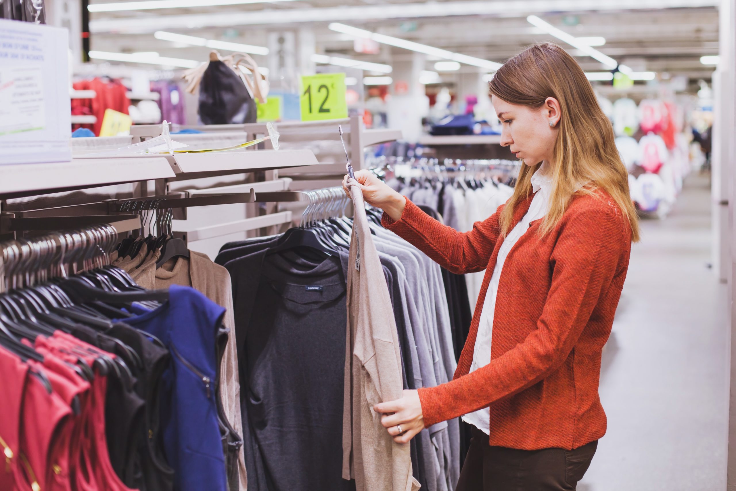 Top 10 Ways to Increase Retail Sales While Buying from a Women’s Clothing Wholesaler